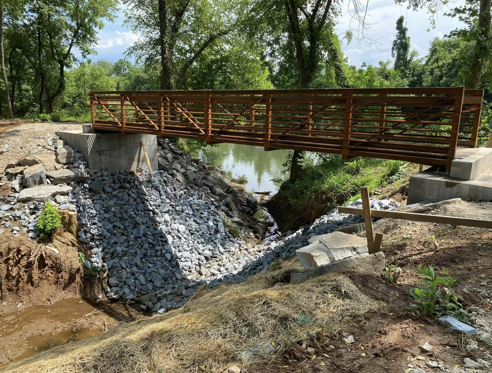 Town places new bridge in English Park